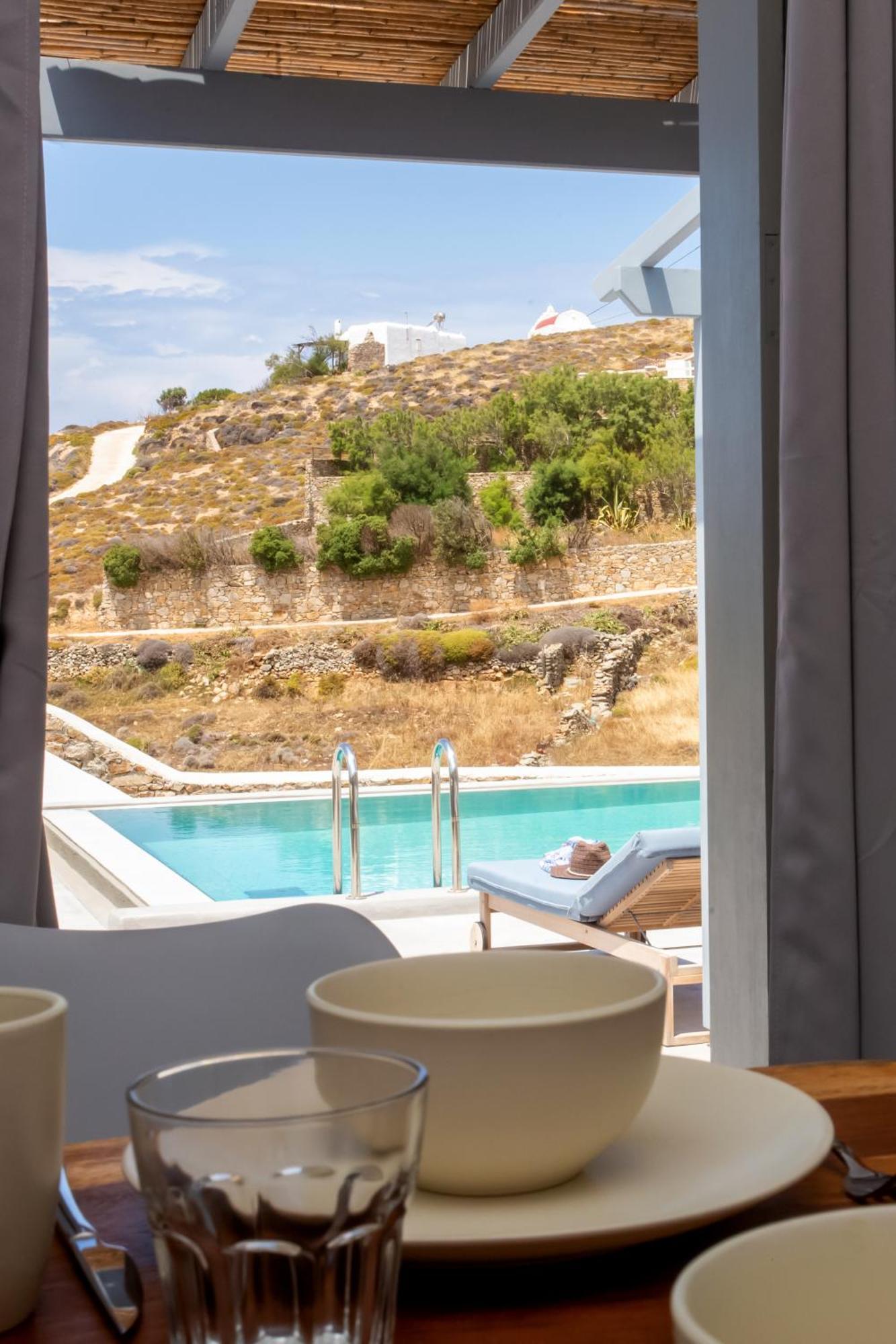 Terra White Seaview Pool & Apartment Mykonos Town